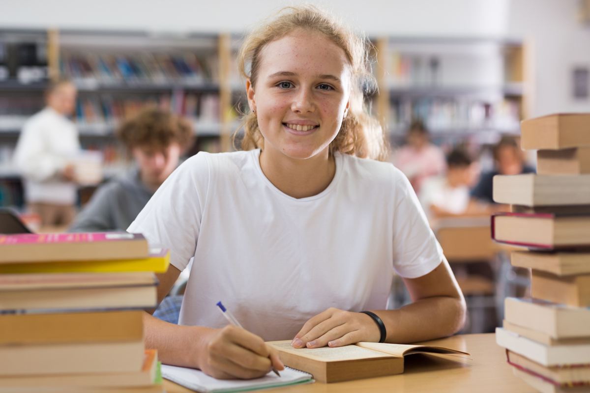 young-woman-searching